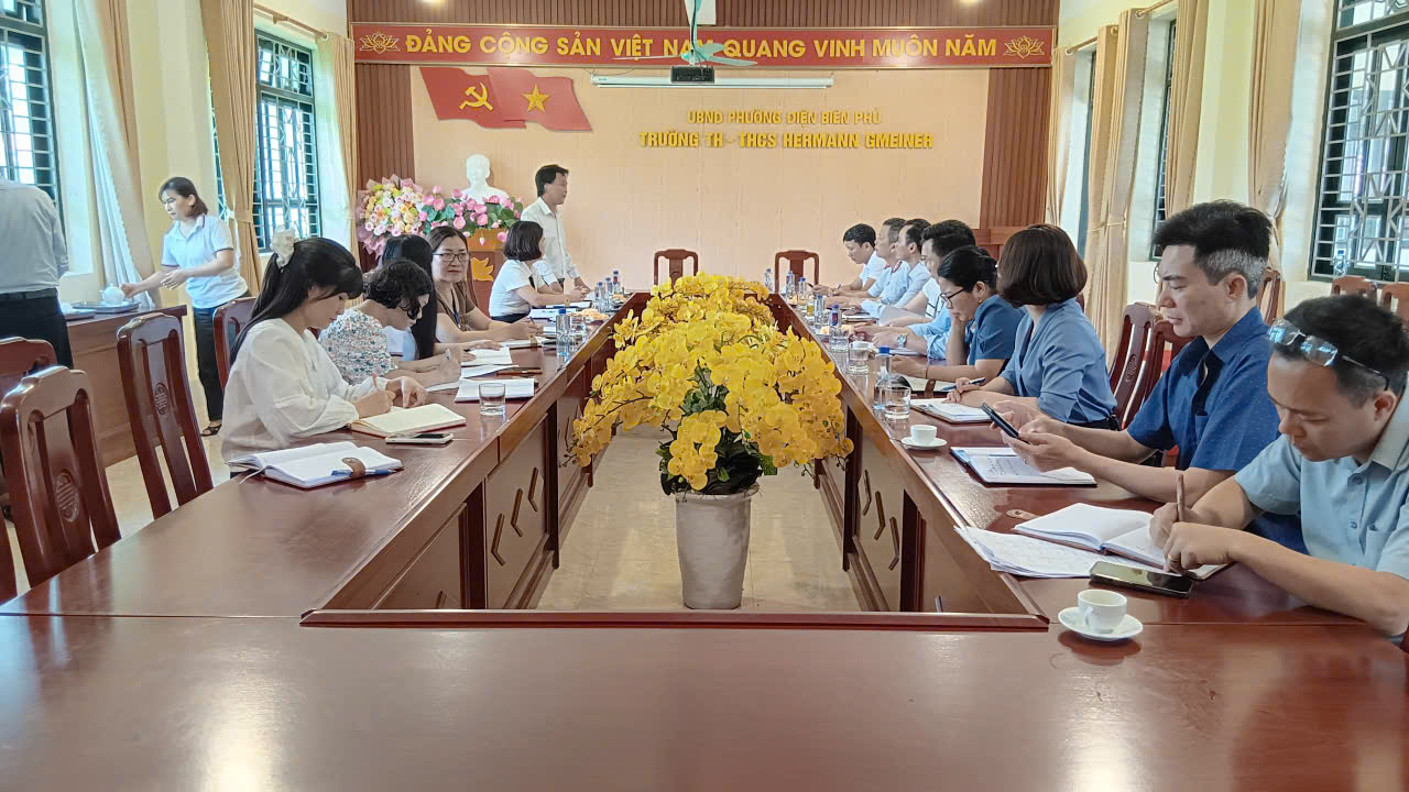BUỔI LÀM VIỆC VỚI ĐOÀN KIỂM TRA LIÊN NGÀNH VỀ  AN TOÀN THỰC PHẨM TẠI TRƯỜNG TH-THCS HERMANN GMEINER