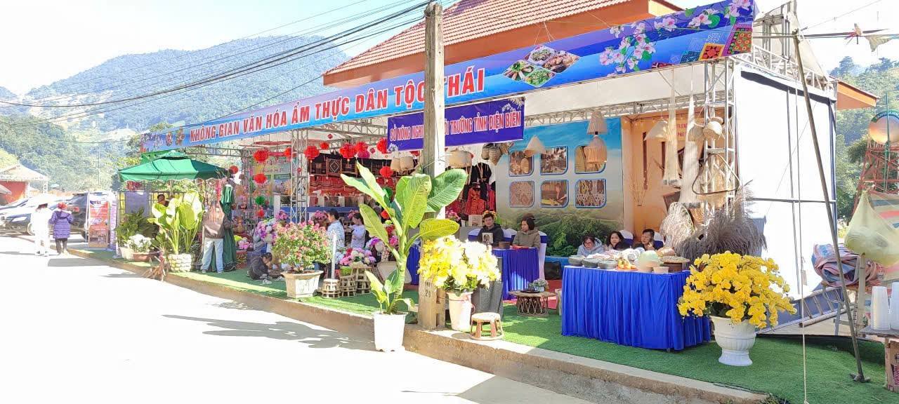 Trường TH-THCS Hermann Gmeiner đồng hành phát triển bản văn hoá du lịch Phiêng Lơi năm 2025